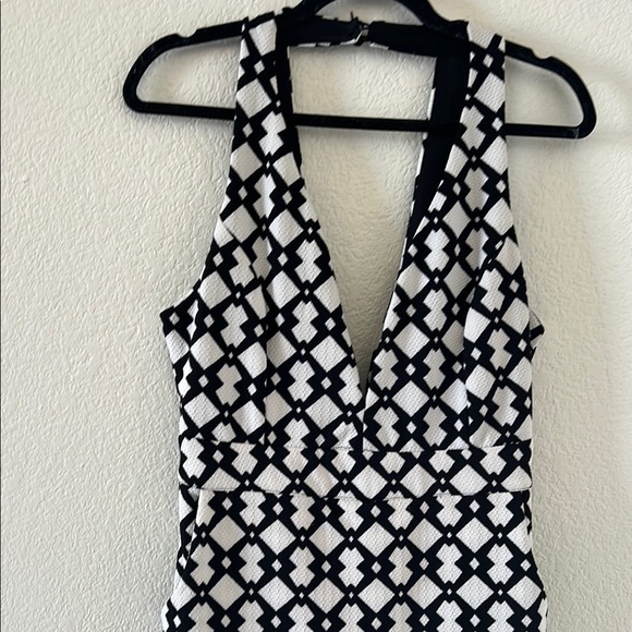 Black and White Geometric Dress - Picture 2 of 14